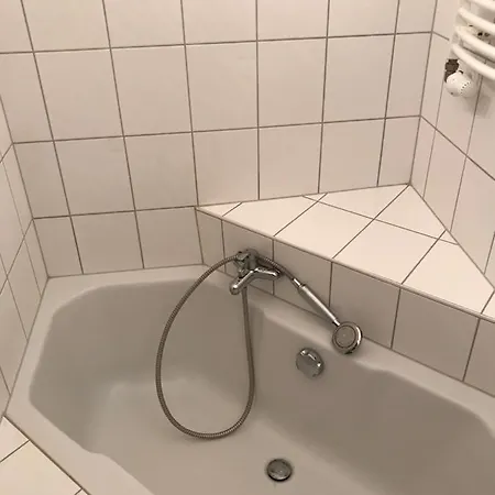 Sanierte Moeblierte Altbauwohnung Am Waldrand Fuer Bis Zu 6 Personen *