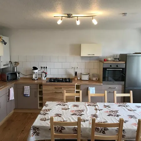 Sanierte Moeblierte Altbauwohnung Am Waldrand Fuer Bis Zu 6 Personen Апартаменты