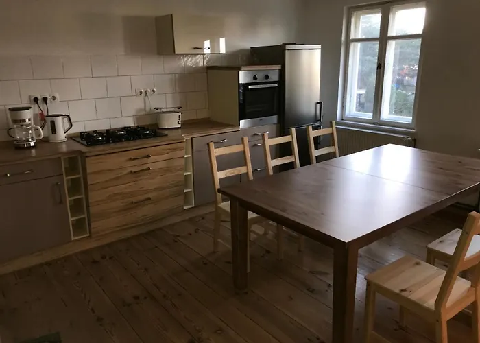 Sanierte Moeblierte Altbauwohnung Am Waldrand Fuer Bis Zu 6 Personen アパート *