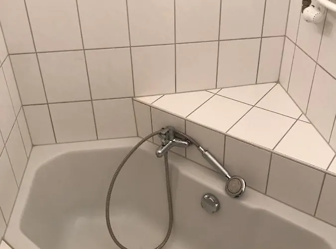 Sanierte Moeblierte Altbauwohnung Am Waldrand Fuer Bis Zu 6 Personen *