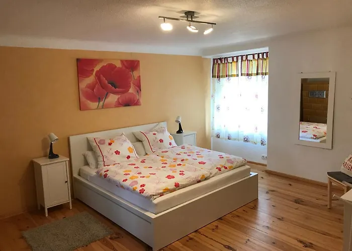 Sanierte Moeblierte Altbauwohnung Am Waldrand Fuer Bis Zu 6 Personen アパート Borkheide